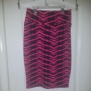 Lularoe Cassie Skirt pink and black size S